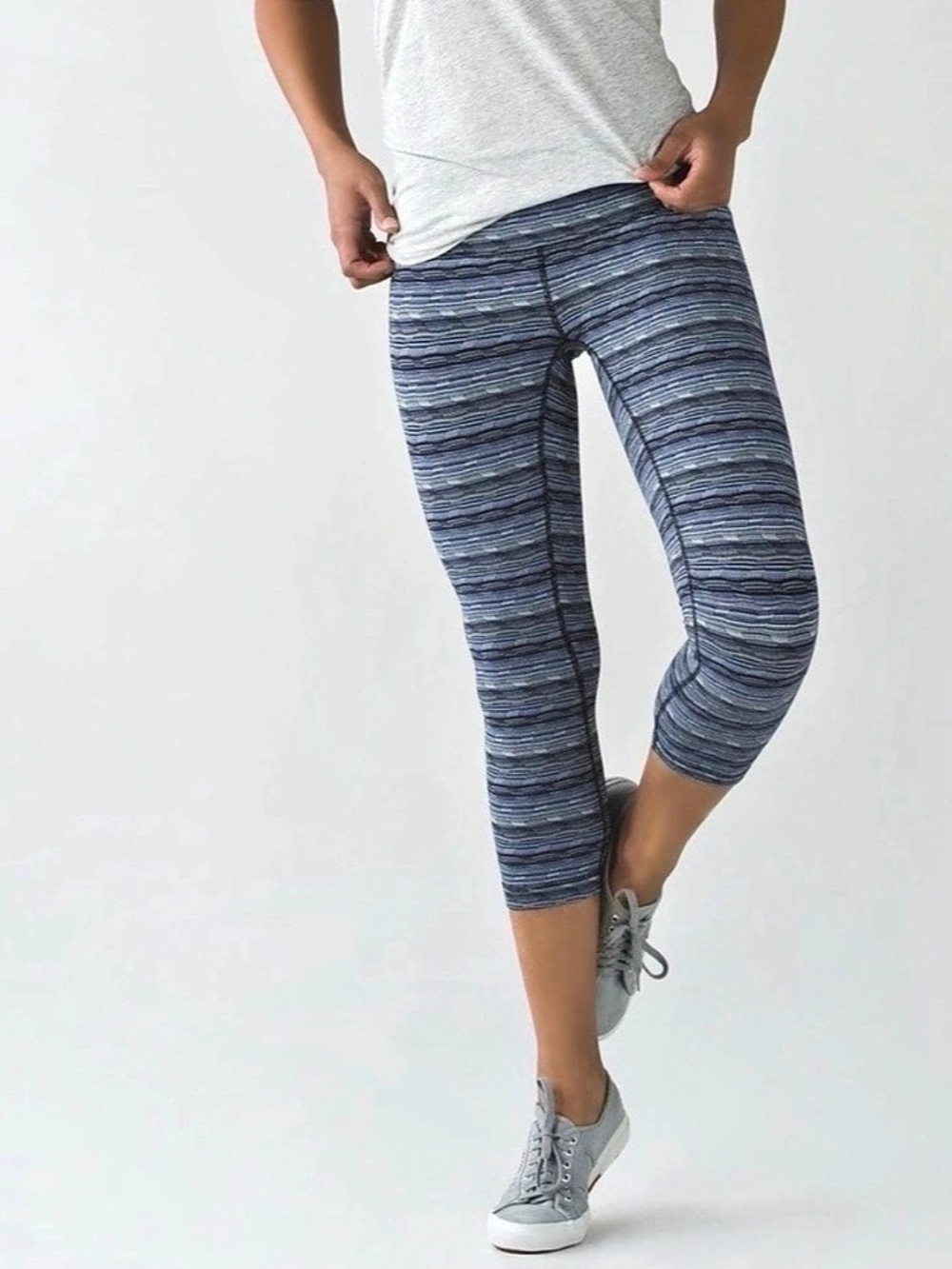 lululemon Wunder Under Crop Blue & White Leggings Size 6